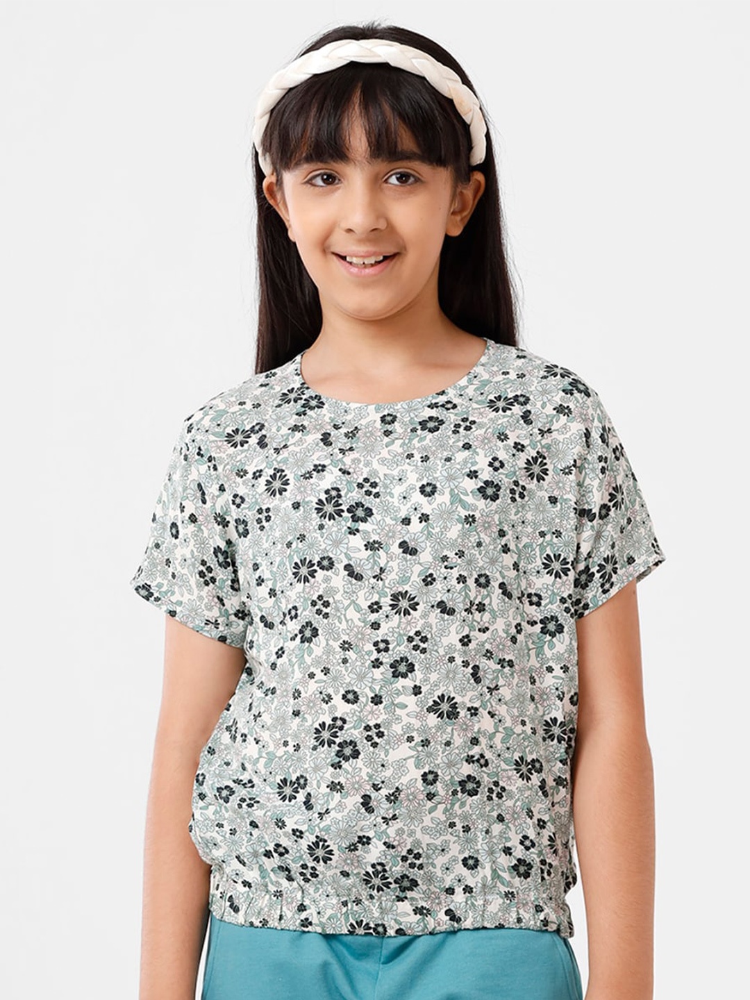 

De Moza Kids Girls White & Navy Blue Floral Printed Top