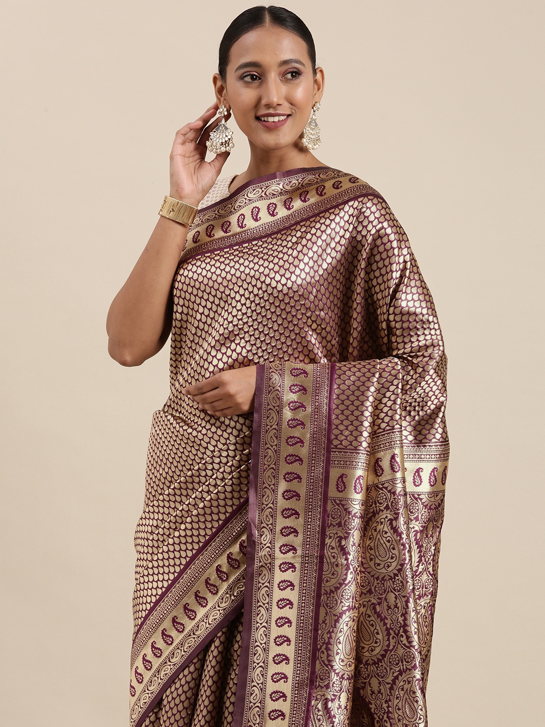 

Mitera Magenta & Gold-Toned Ethnic Motifs Zari Silk Blend Banarasi Saree