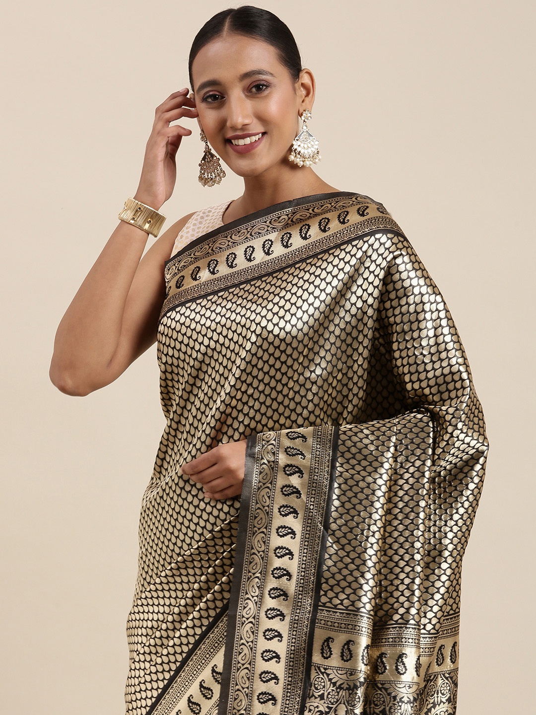 

Mitera Black & Gold-Toned Ethnic Motifs Zari Silk Blend Banarasi Saree