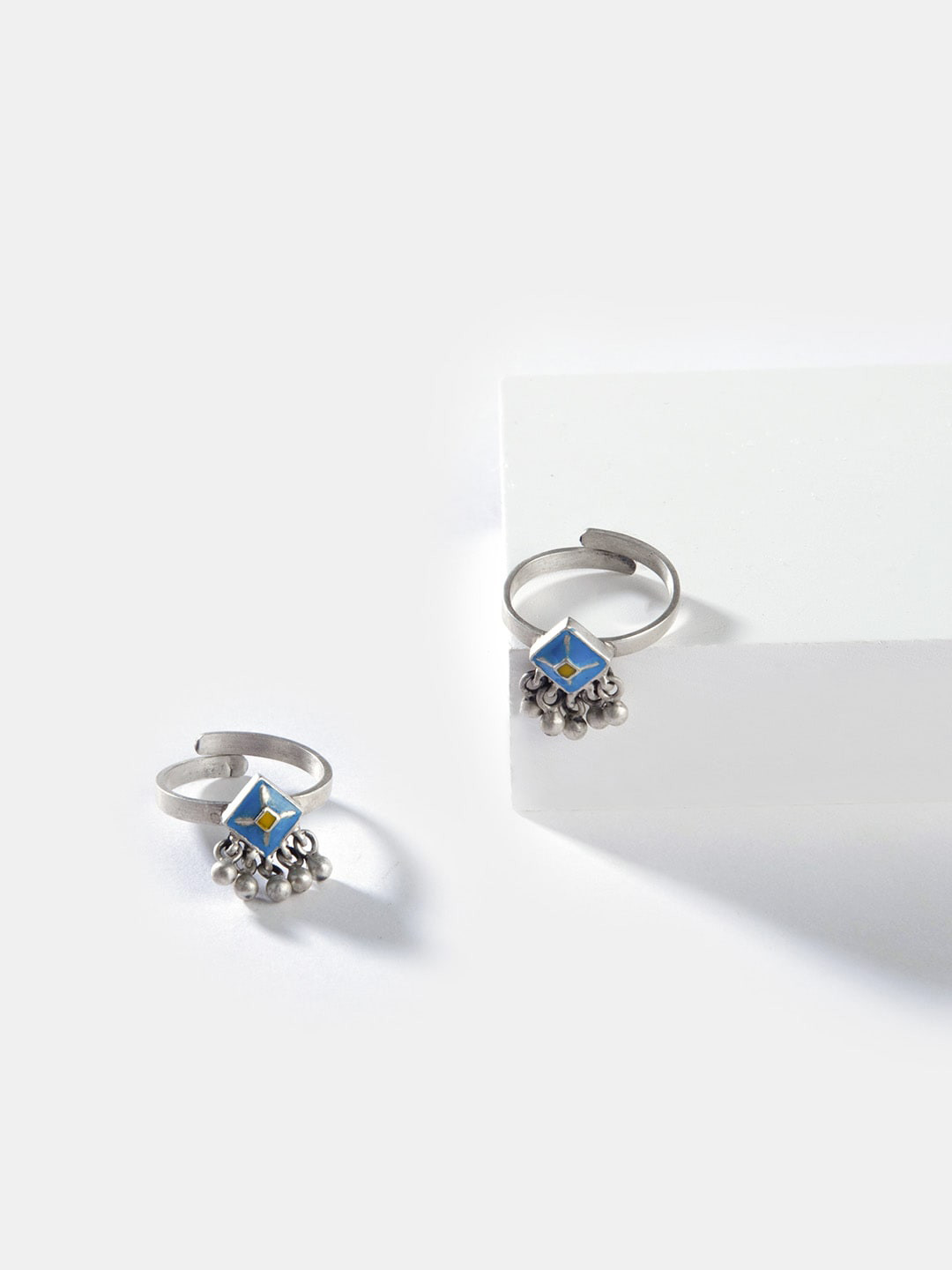 

SHAYA Blue Set of 2 925 Silver Sterling Antique Patra Pillar Toe Rings