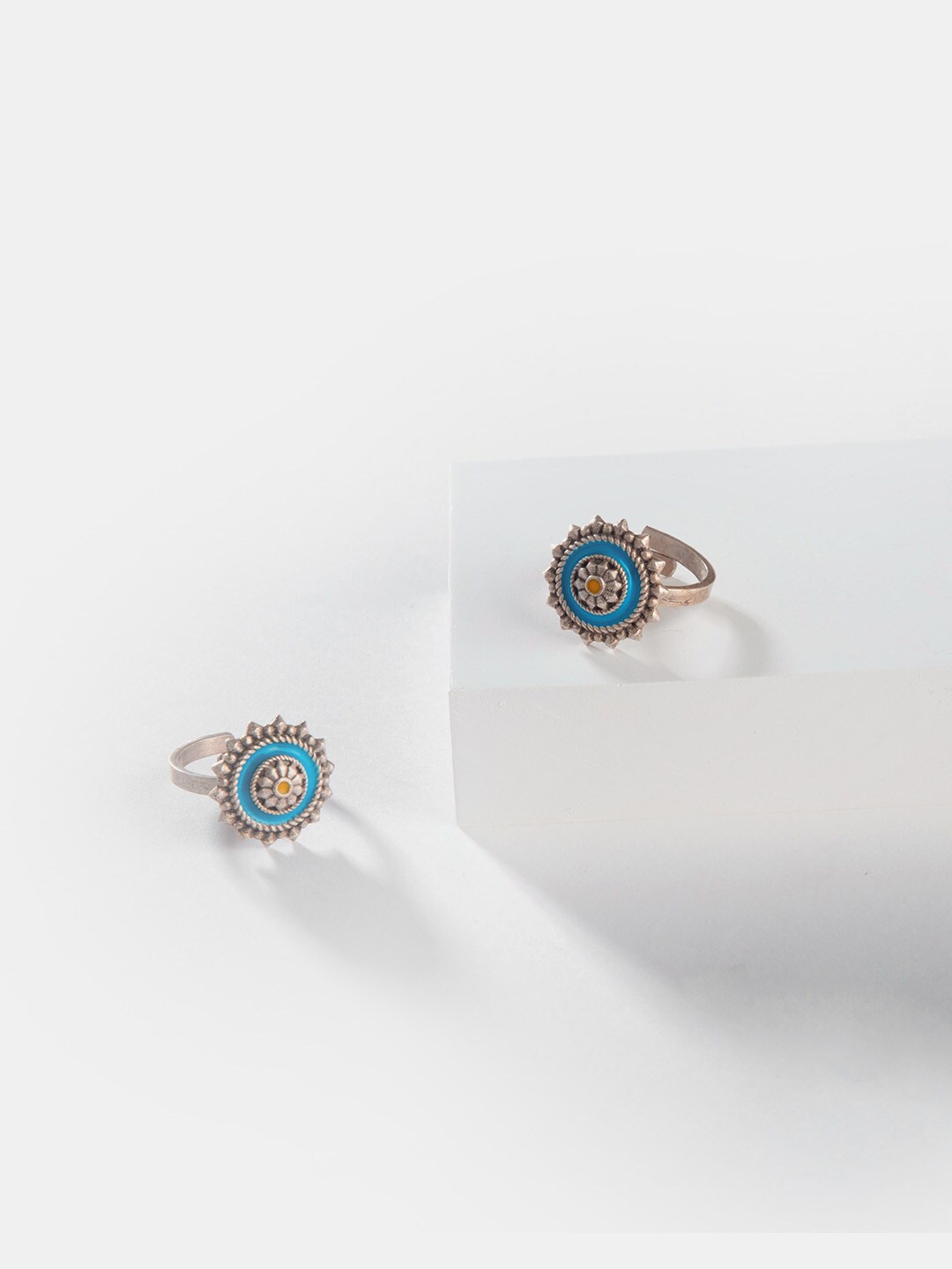 

SHAYA Set Of 2 925 Silver Blue Antique Vakrai Toe Rings