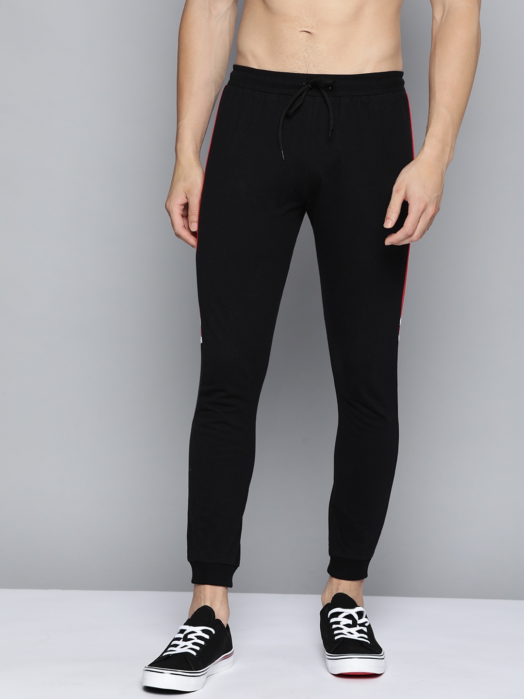 

Kook N Keech Men Black Solid Joggers