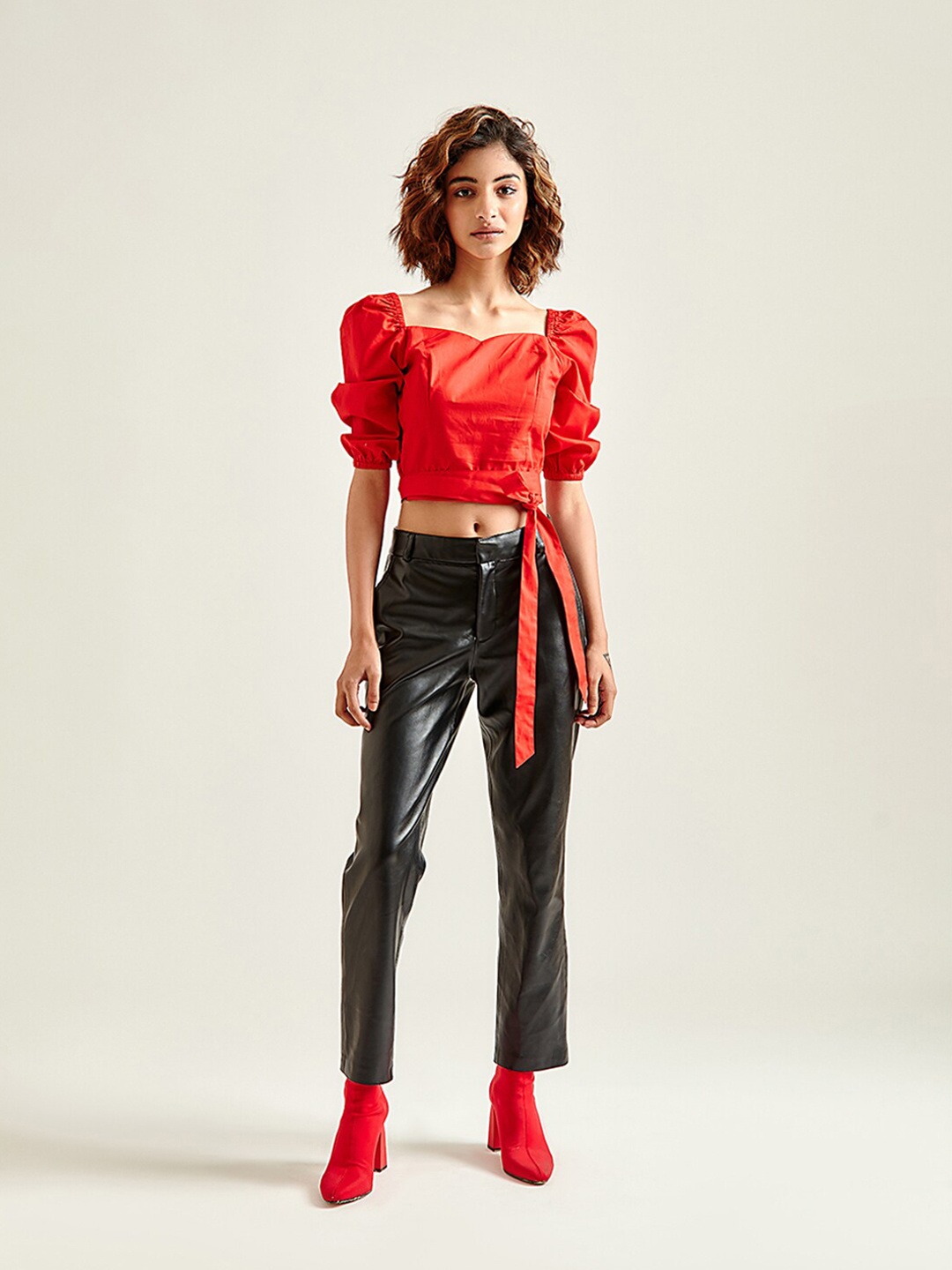 

COVER STORY Red Sweetheart Neck Crop Top