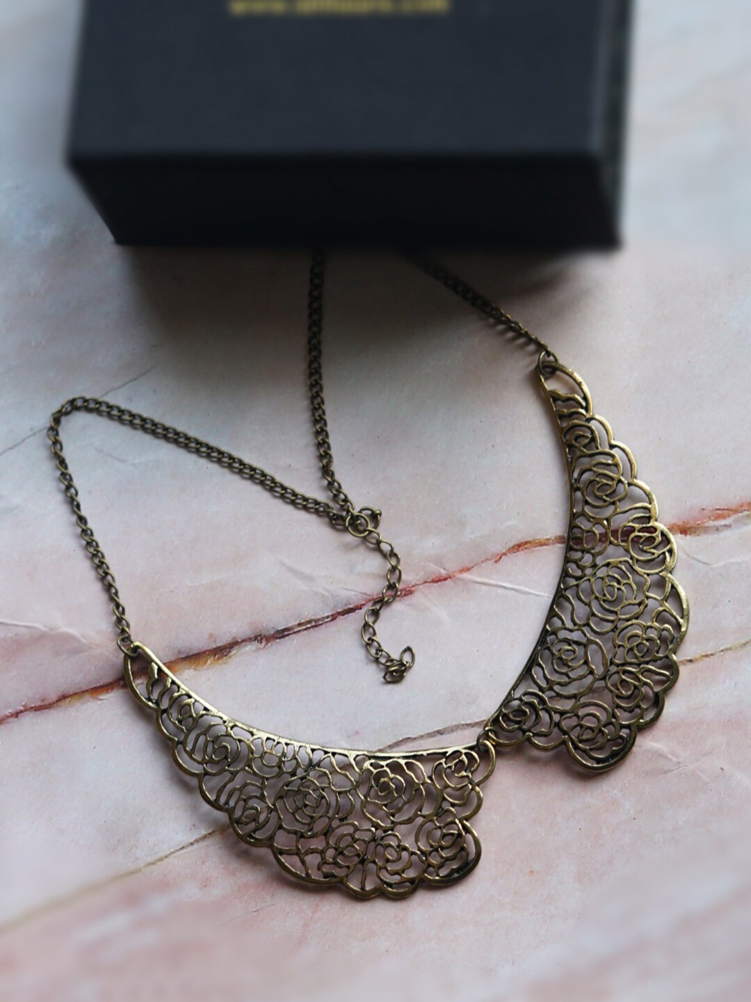 

Ishhaara Gold Flower Collar Necklace