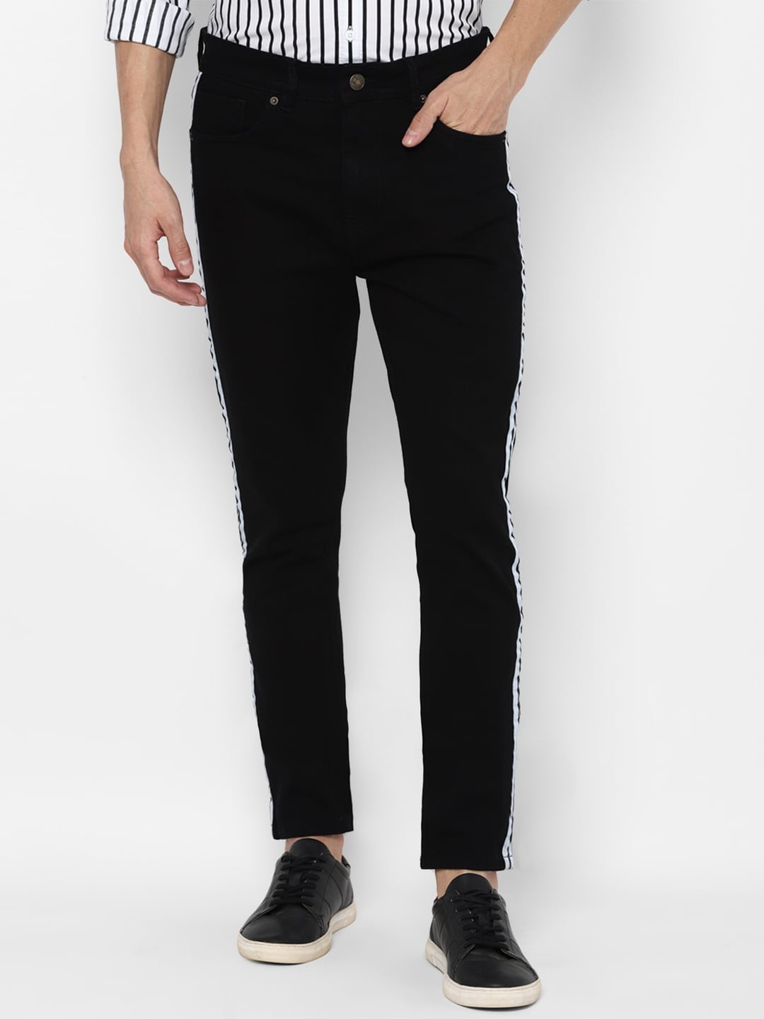 

FOREVER 21 Men Mid-Rise Straight Fit Regular Length Jeans, Black