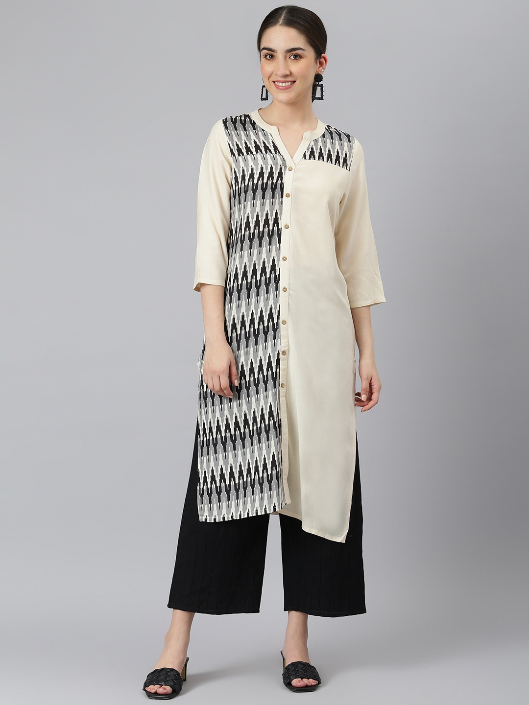 

DESI BEATS Women Off White & Black Ethnic Motifs Printed Kurta