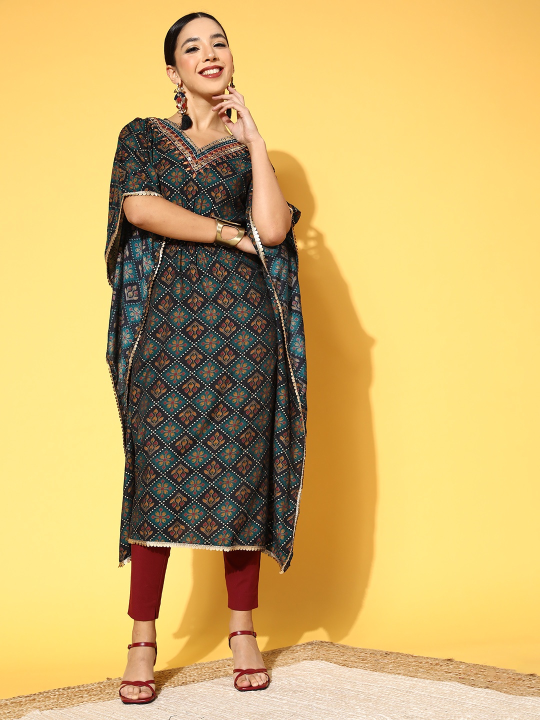 

ZOLA Women Navy Blue & Red Ethnic Motifs Printed Flared Sleeves Kaftan Kurta