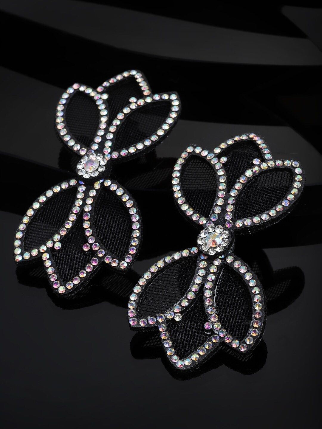 

PANASH Women Black & White Set of 2 Embellished Alligator Hair Clip