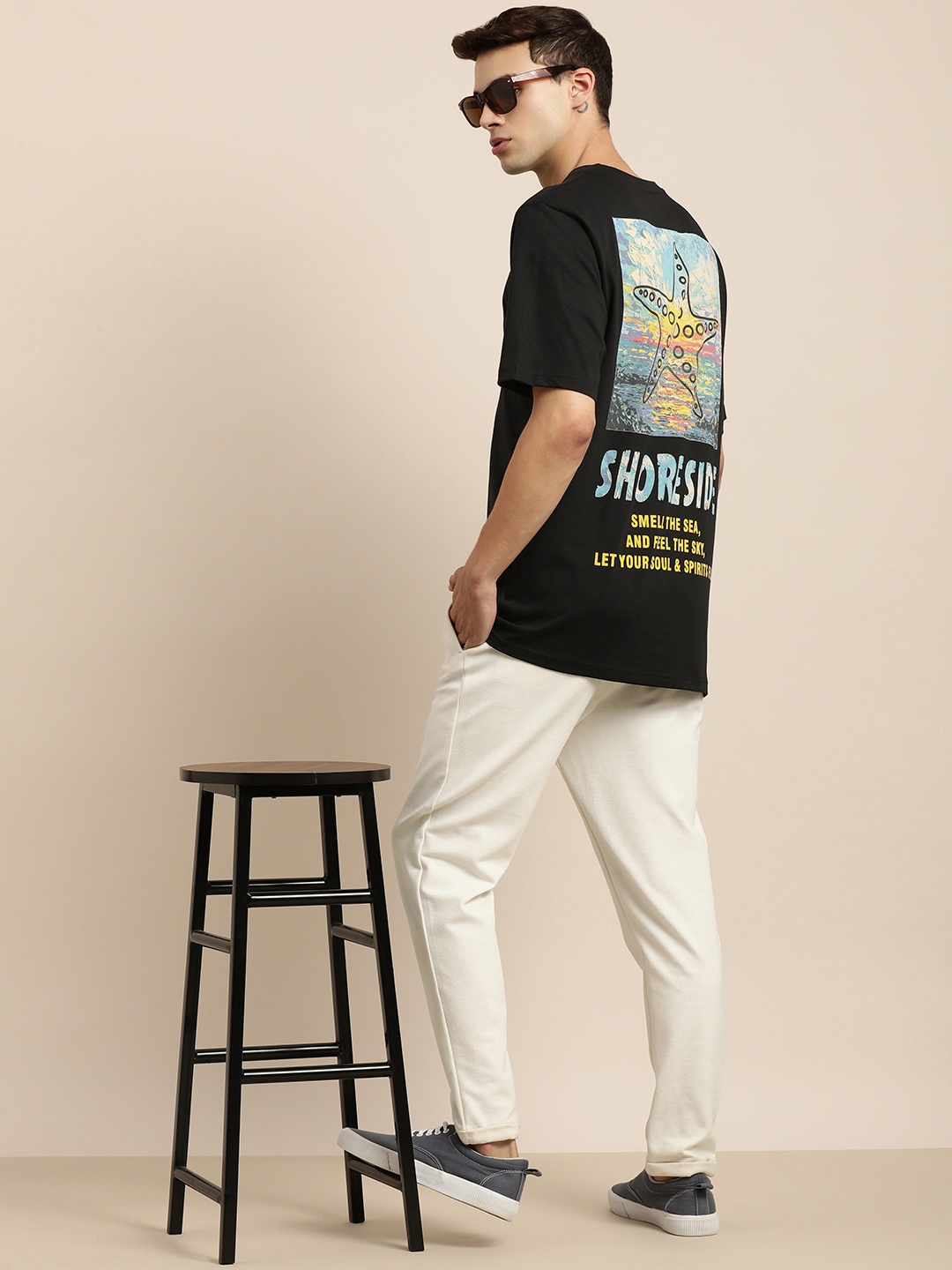 

Difference of Opinion Men Black Printed Pure Cotton Oversized T-shirt