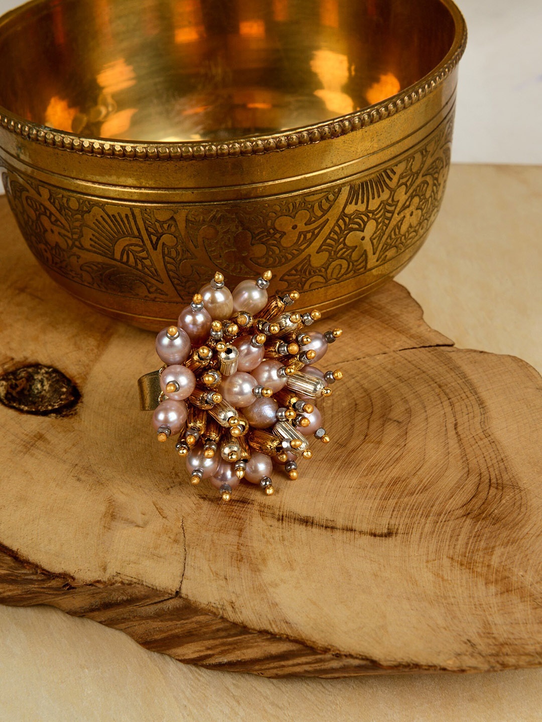 

D'oro Women Peach-Coloured & White Gold-Plated Pearl Studded Finger Ring