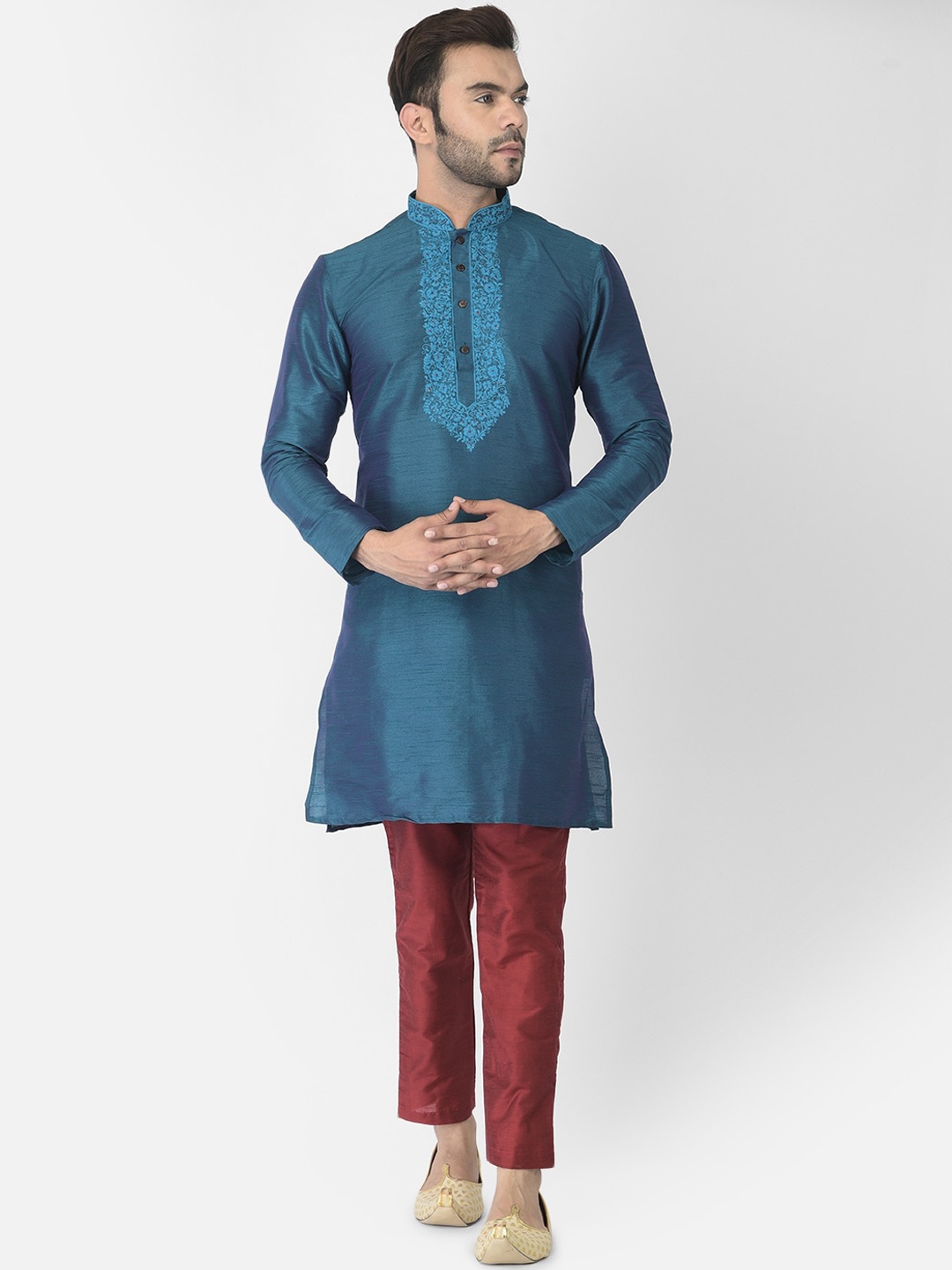 

DEYANN Men Blue Solid Thread Work Dupion Silk Kurta Set