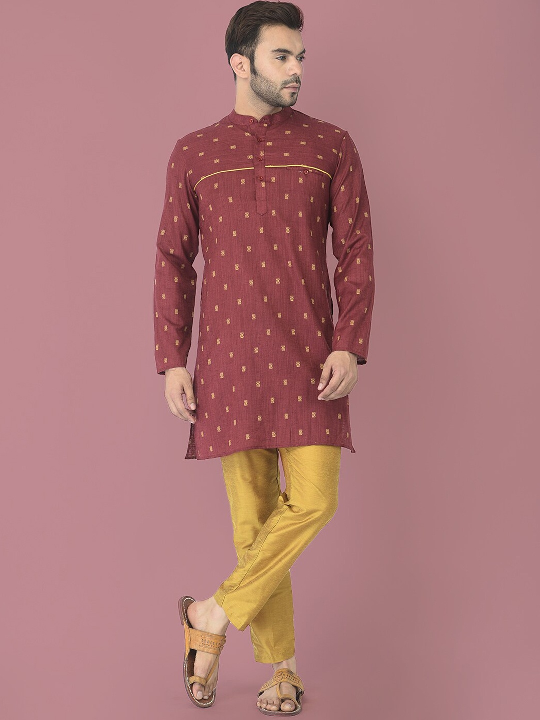 

DEYANN Men Maroon Kurta with Pyjamas