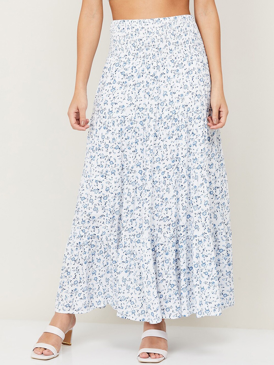 

Ginger by Lifestyle Women White & Blue Floral Printed Maxi Skirts