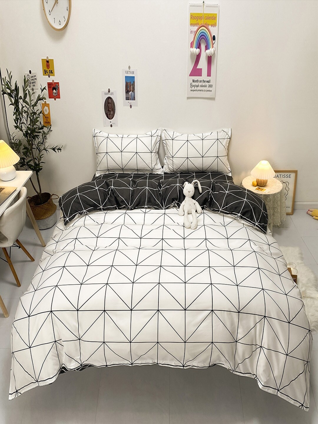 

JC HOME White & Grey Printed Bedding Set