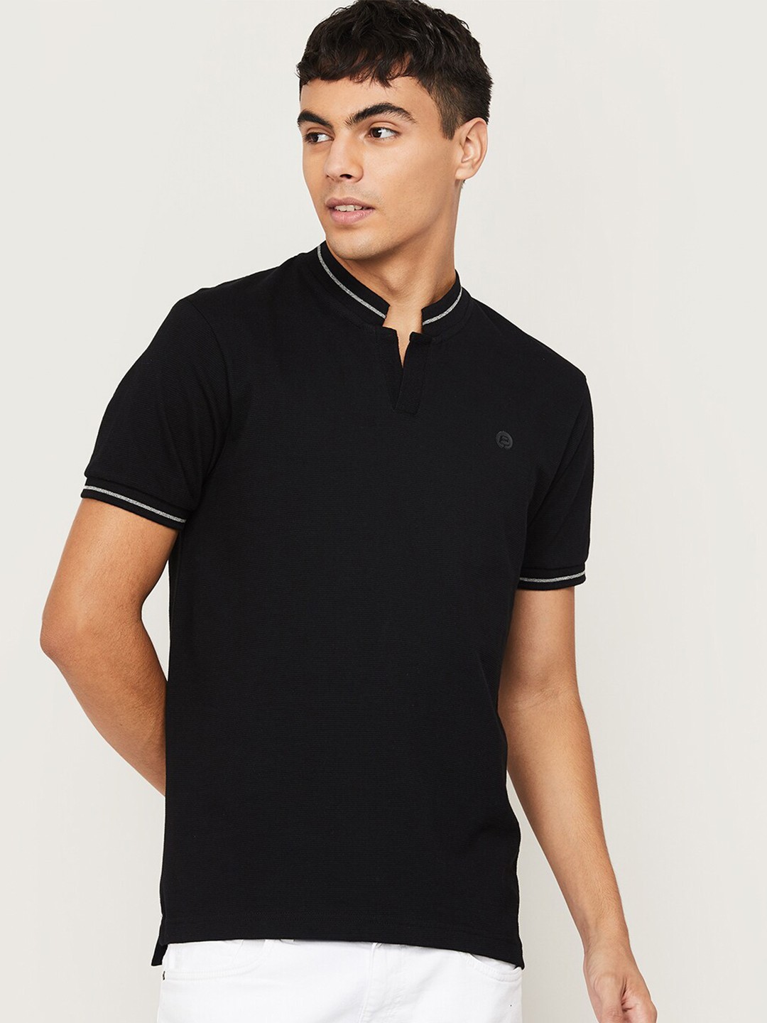 

Bossini Men Black Mandarin Collar Slim Fit T-shirt