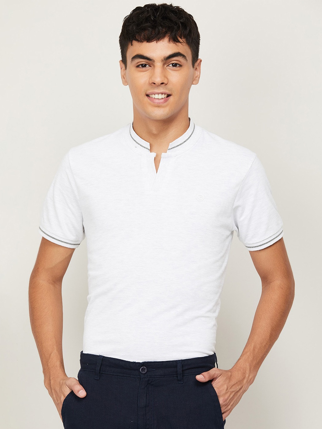 

Bossini Men White Mandarin Collar Slim Fit T-shirt