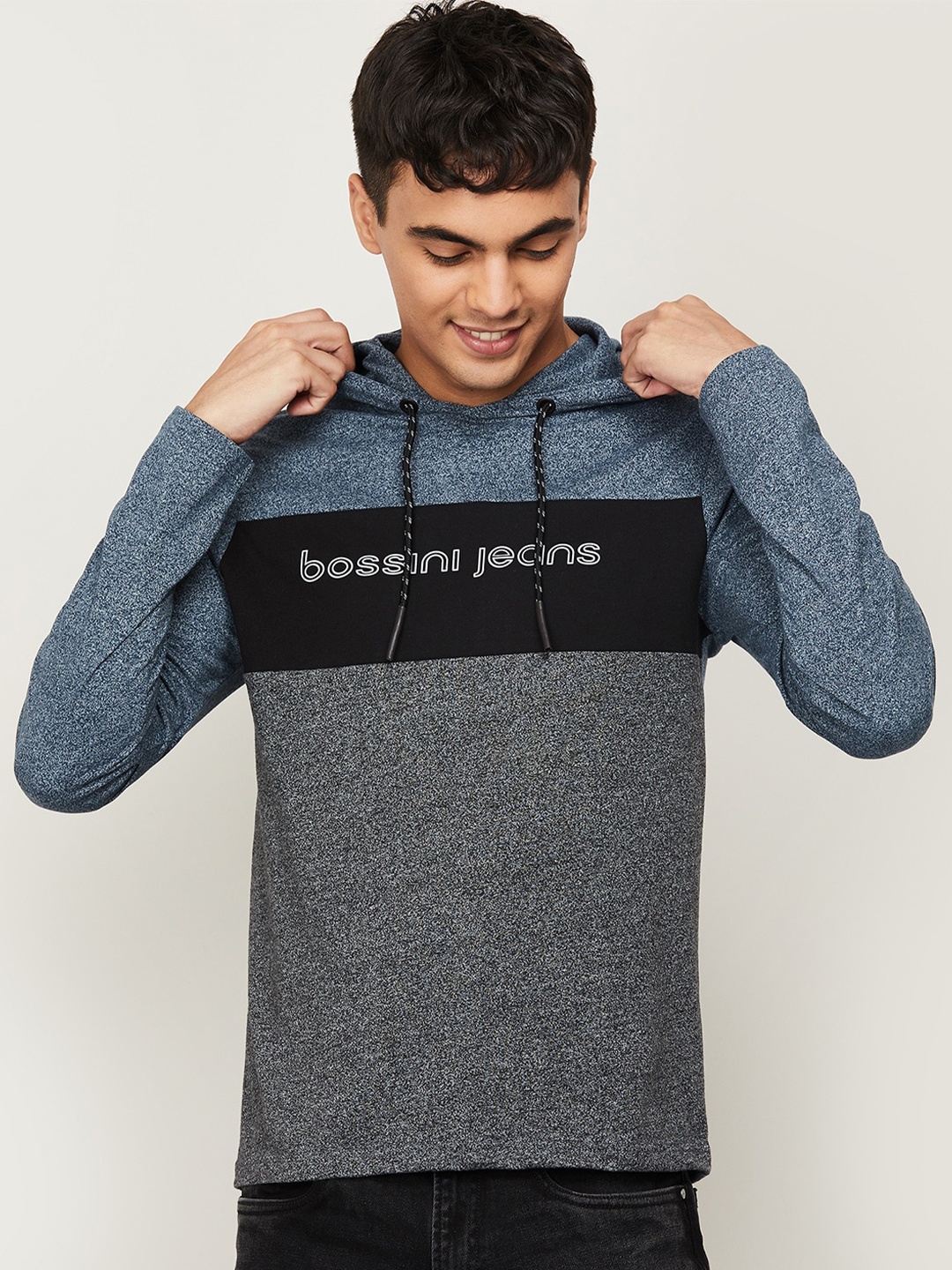 

Bossini Men Navy Blue & Grey Colourblocked Slim Fit T-shirt