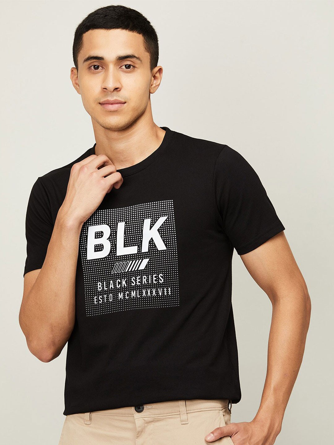 

Bossini Men Black Typography Printed Slim Fit T-shirt