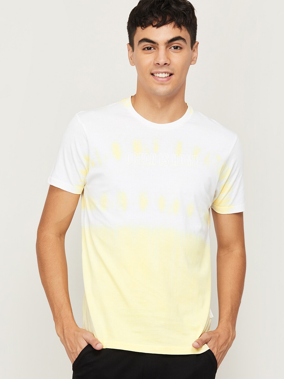 

Bossini Men White & Yellow Tie and Dye Printed Slim Fit T-shirt