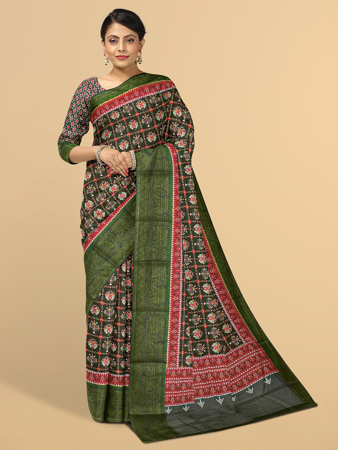 

Kalamandir Black & Green Floral Silk Blend Saree