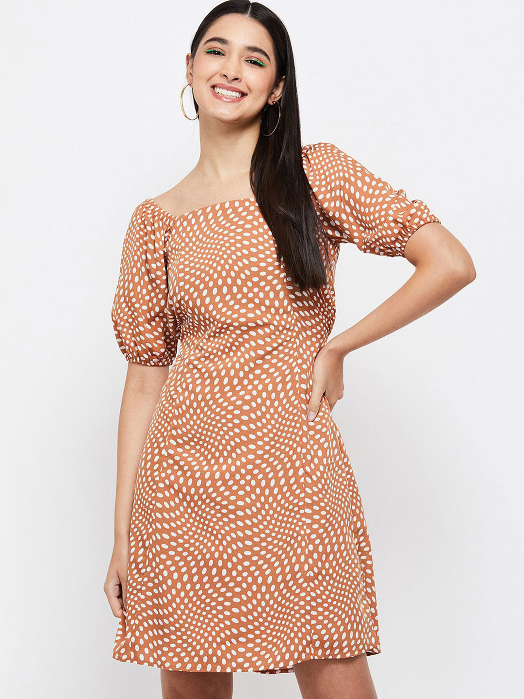 

max Beige & White Dress