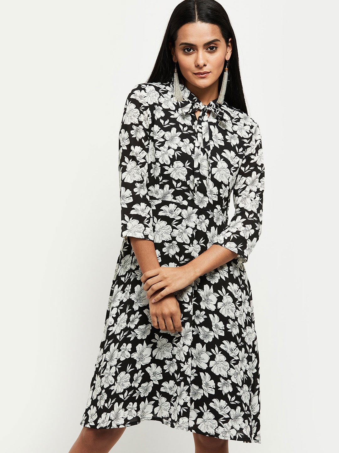 

max Black Floral Tie-Up Neck A-Line Dress