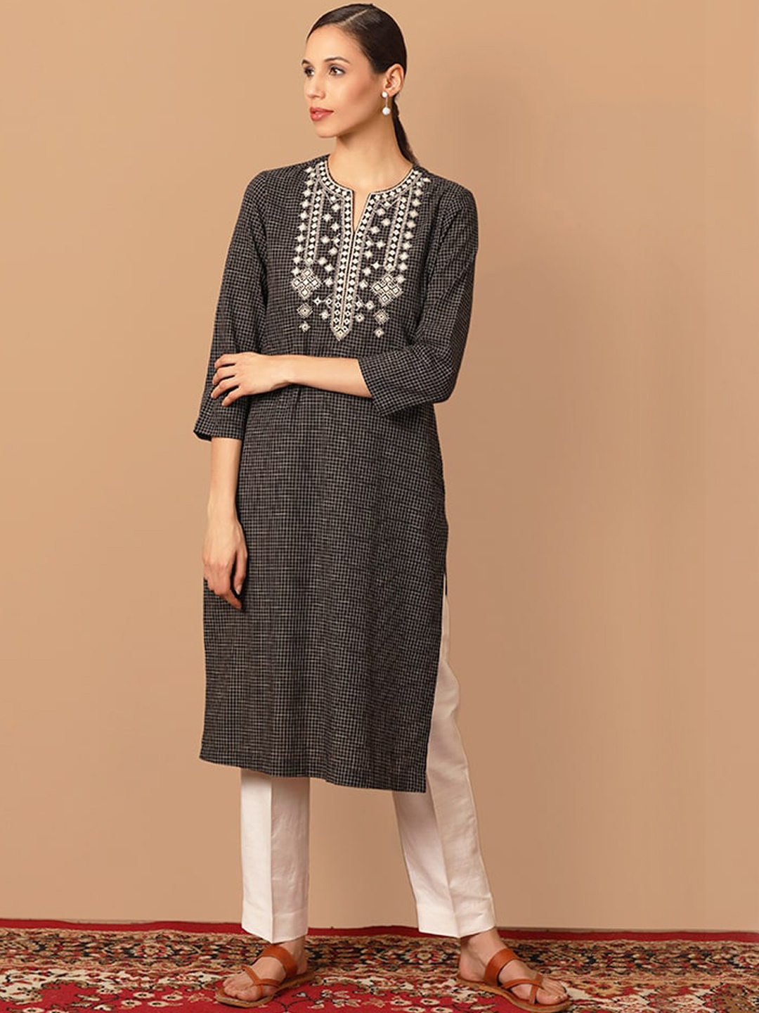 

BARARA ETHNIC Women Floral Embroidered Pure Cotton Kurta, Black