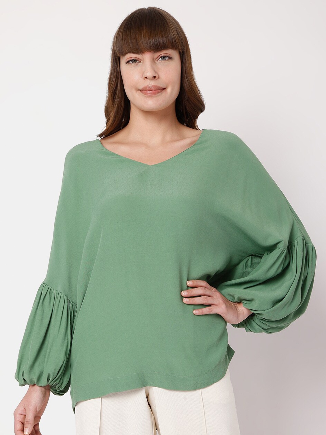 

Vero Moda Green Solid V-Neck Puffed Batwing Sleeve Top