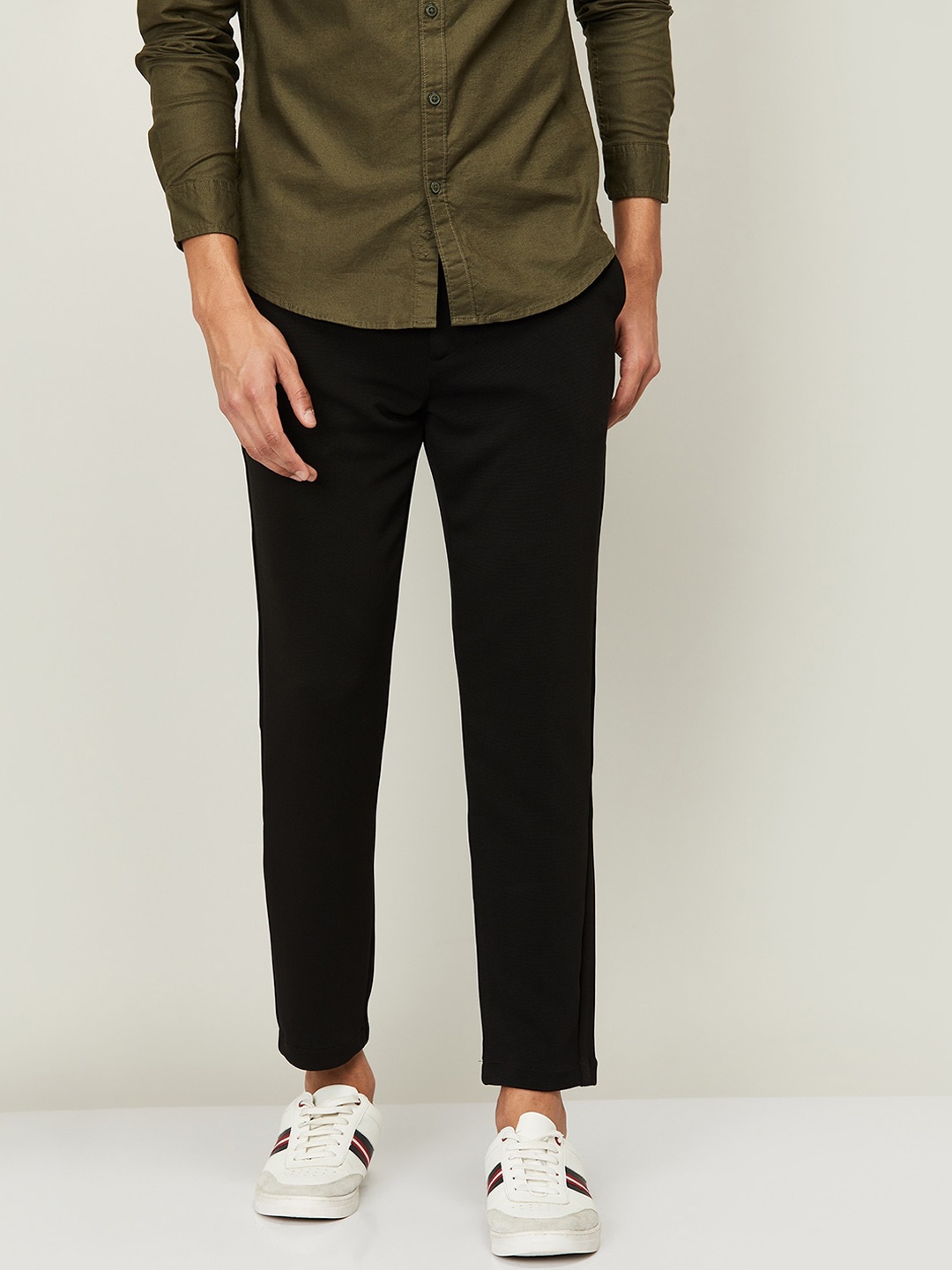 

Bossini Men Black Solid Cotton Trousers