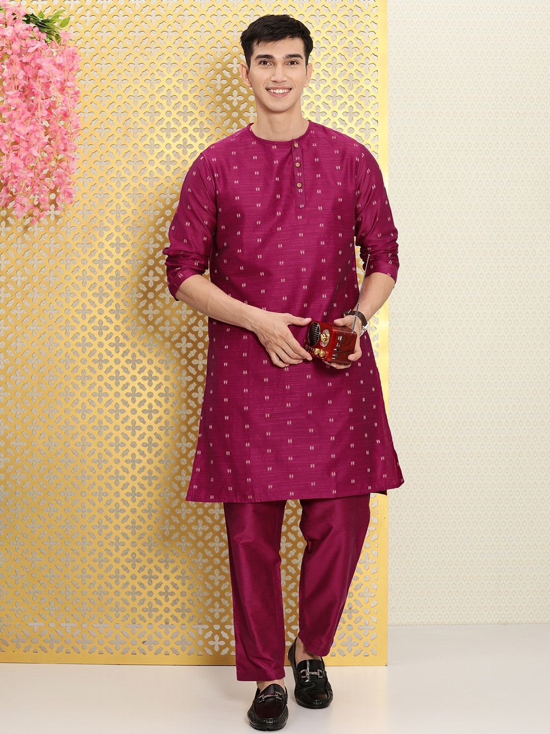

Ode by House of Pataudi Men Pink & Gold Woven Design Kurta Set