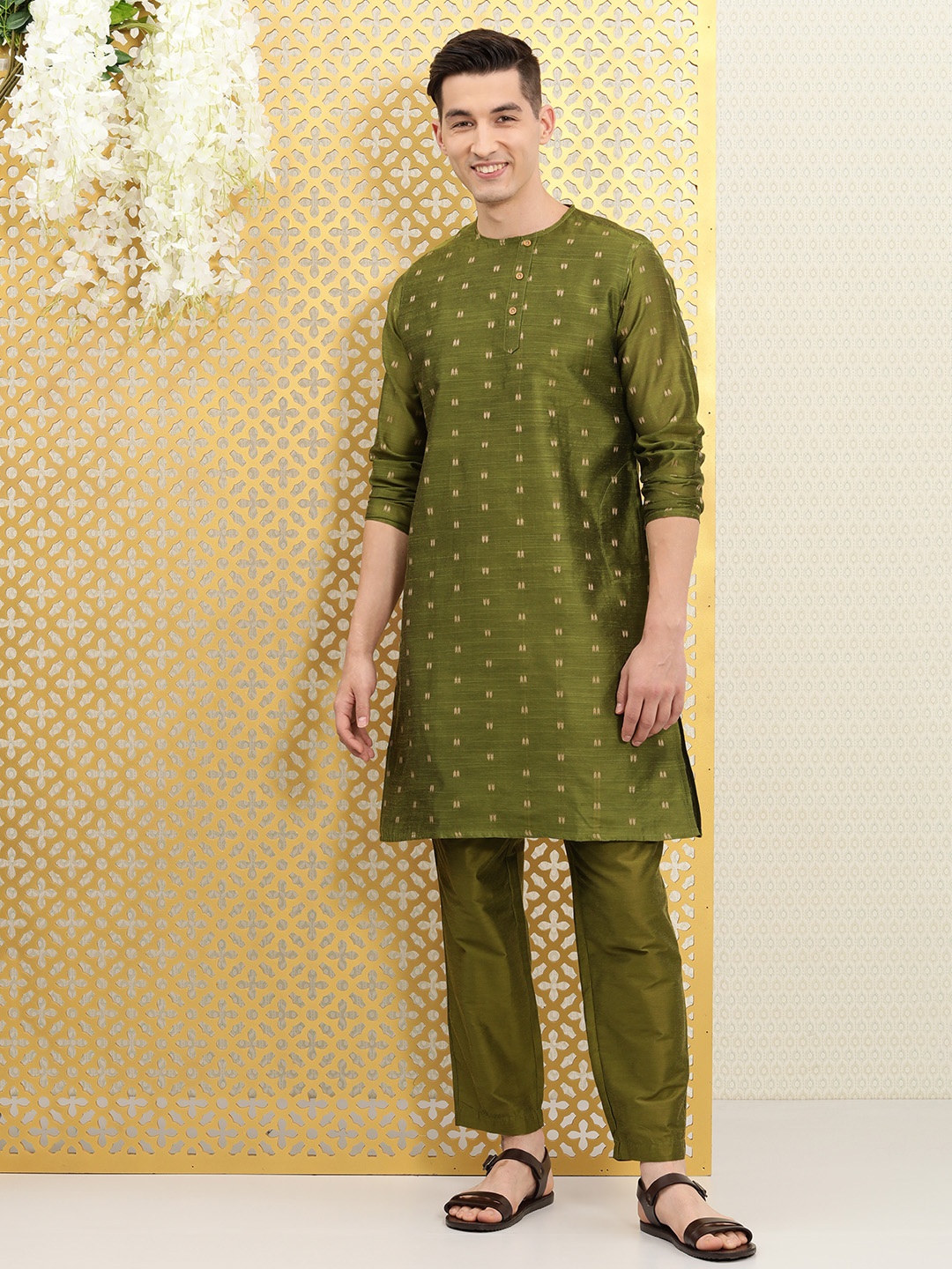 

Ode by House of Pataudi Men Green & Gold Printed Jashn Kurta Set
