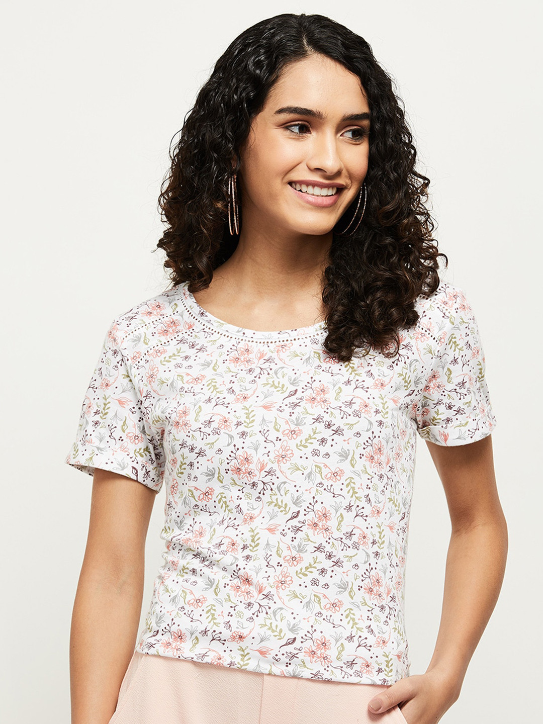 

max Women White Floral Printed 100% Cotton T-shirt
