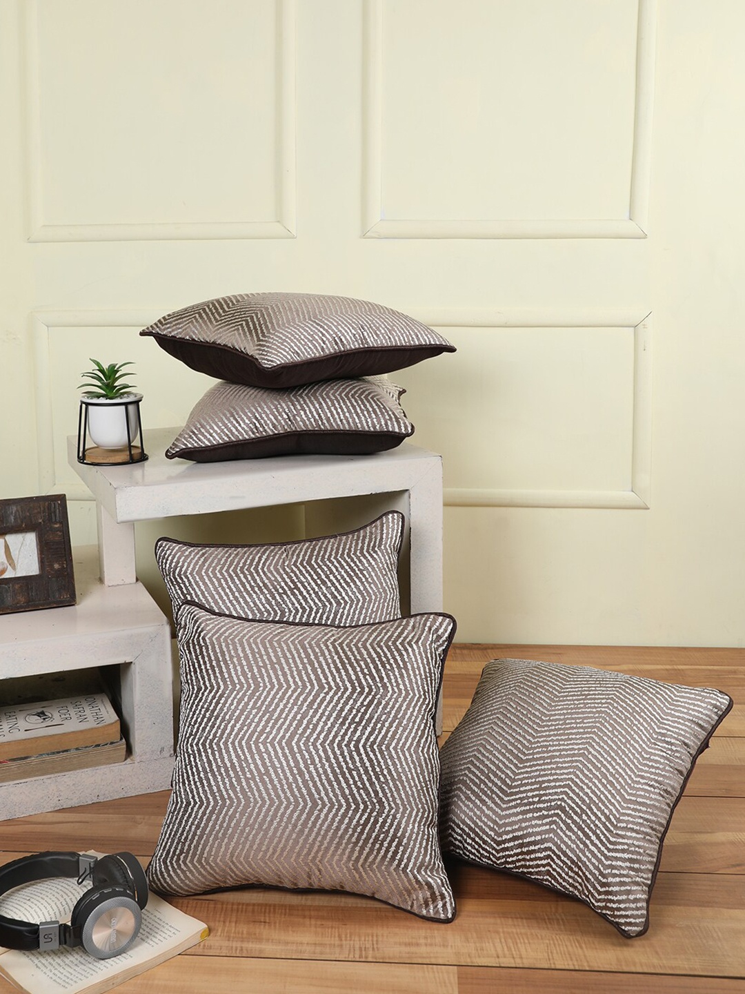 

ROMEE Brown & White Set of 5 16" X 16" Geometric Square Cushion Covers