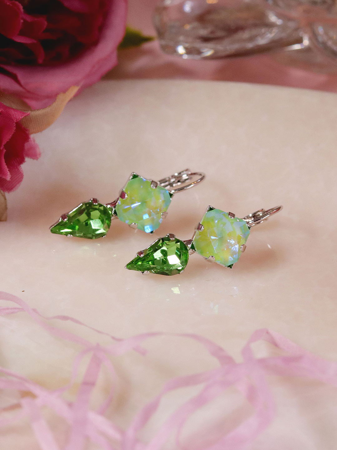 

Ishhaara Green Leaf Shaped Drop Earrings