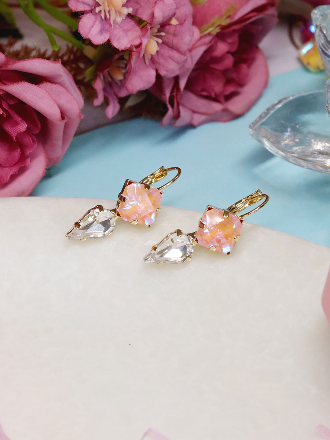 

Ishhaara Women Pink Leaf Shaped Drop Earrings