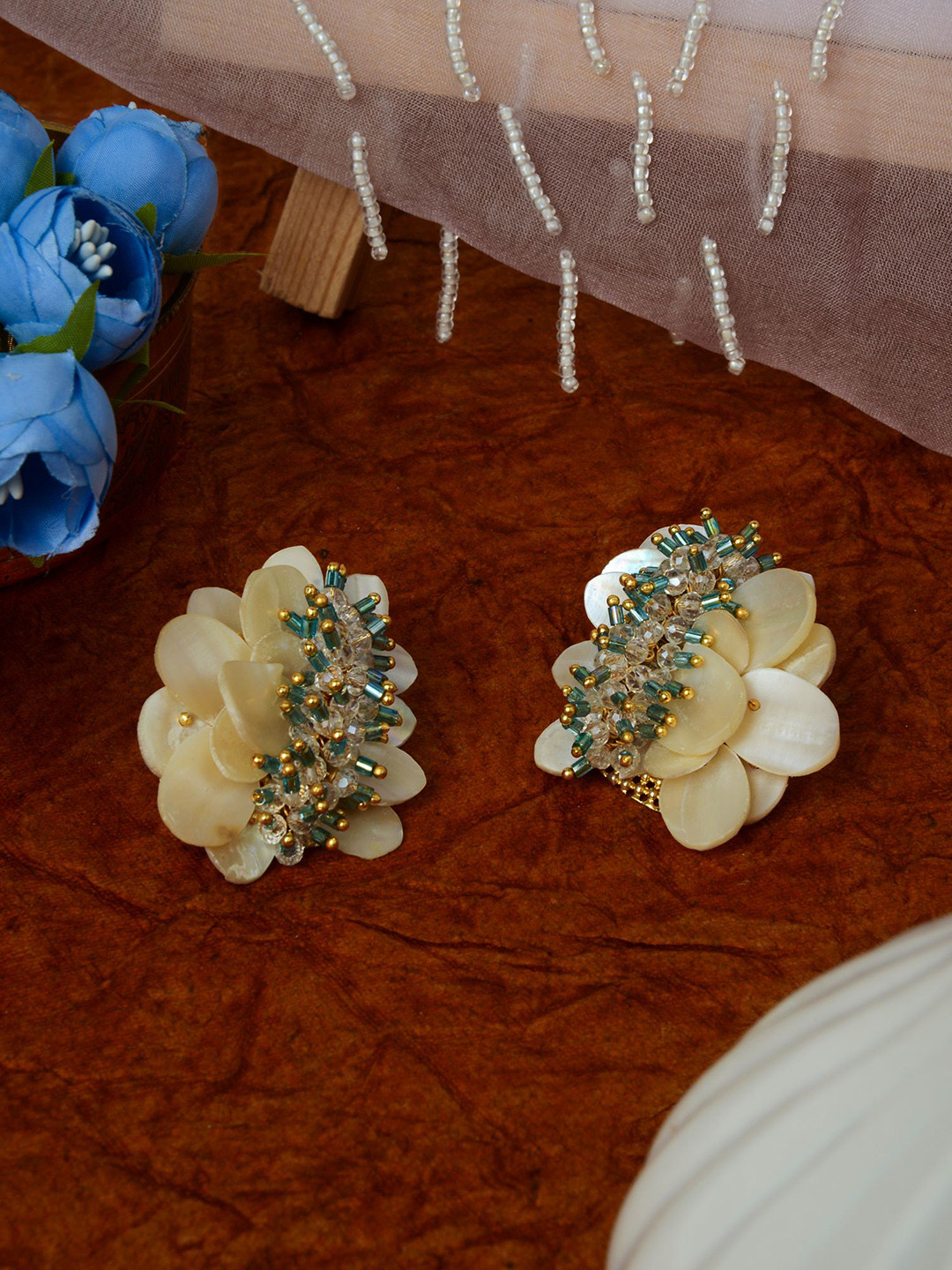 

D'oro Blue Contemporary Studs Earrings