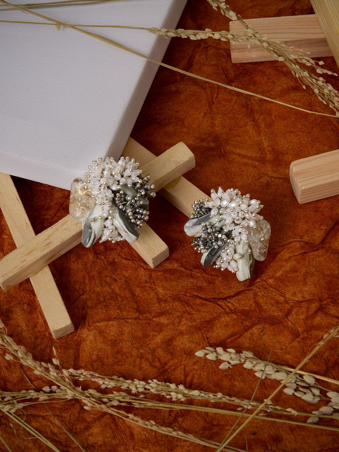 

D'oro Grey Contemporary Studs Earrings