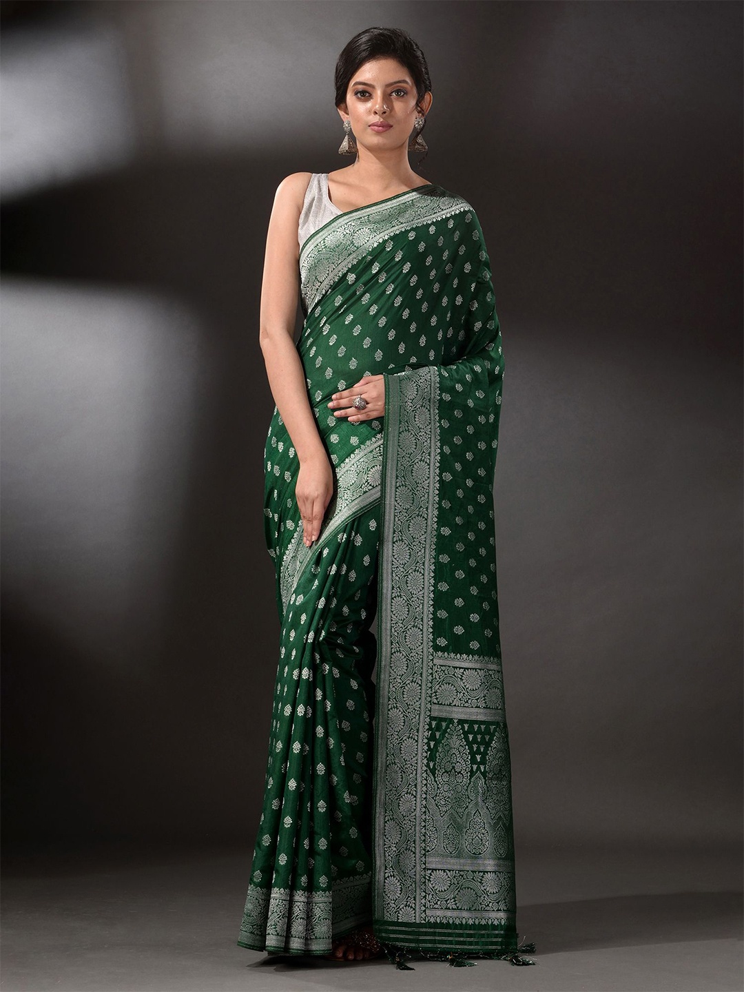 

Arhi Green & Silver-Toned Woven Design Brocade Saree