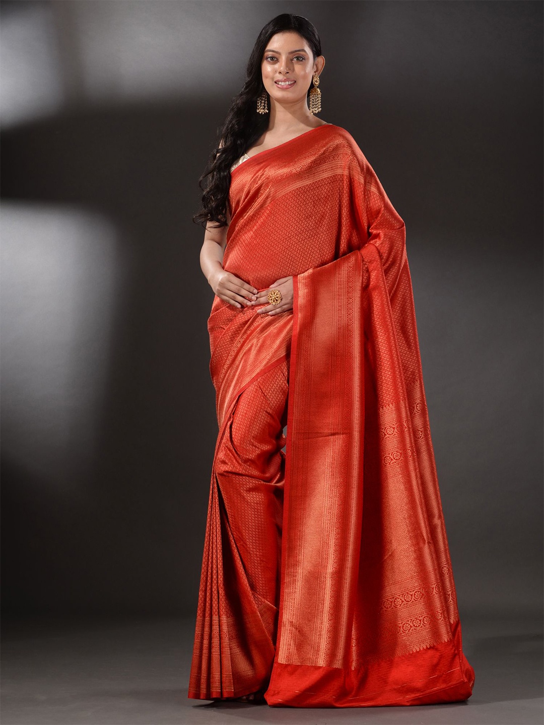 

Arhi Red & Gold-Toned Woven Design Zari Brocade Saree