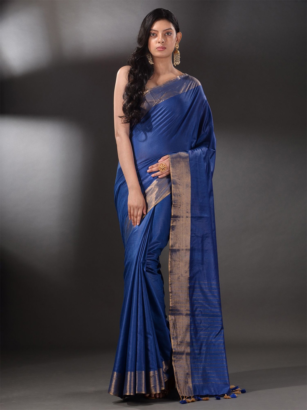 

Arhi Blue & Gold-Toned Silk Blend Saree