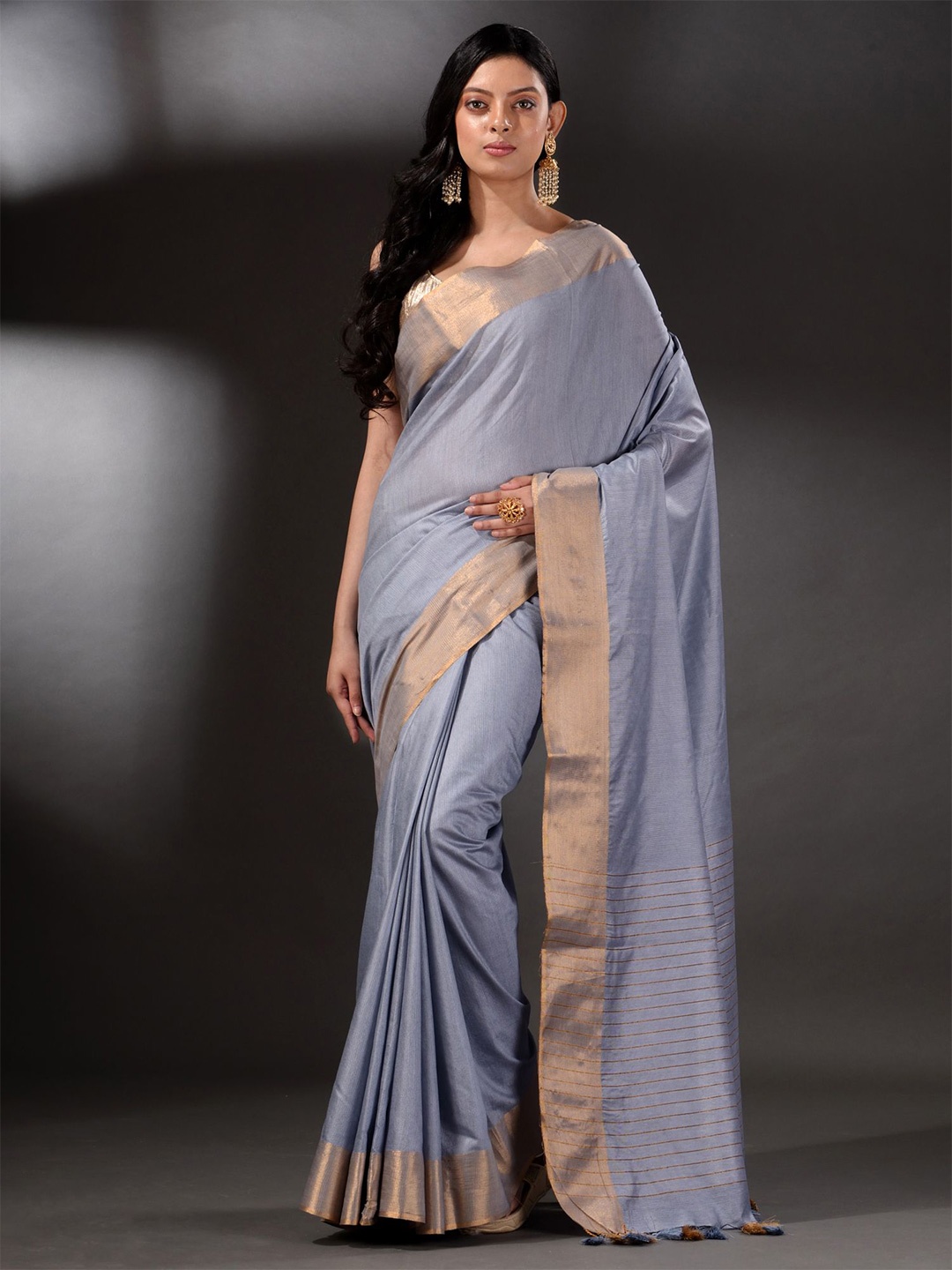 

Arhi Grey & Gold-Toned Cotton Blended Saree