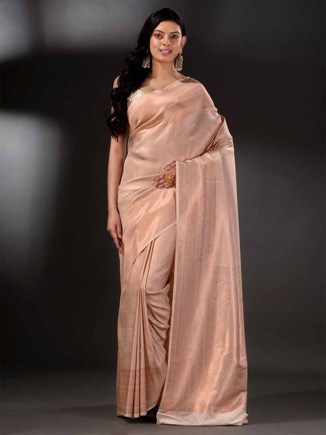 

Arhi Cream-Coloured & Gold-Toned Woven Design Zari Brocade Saree