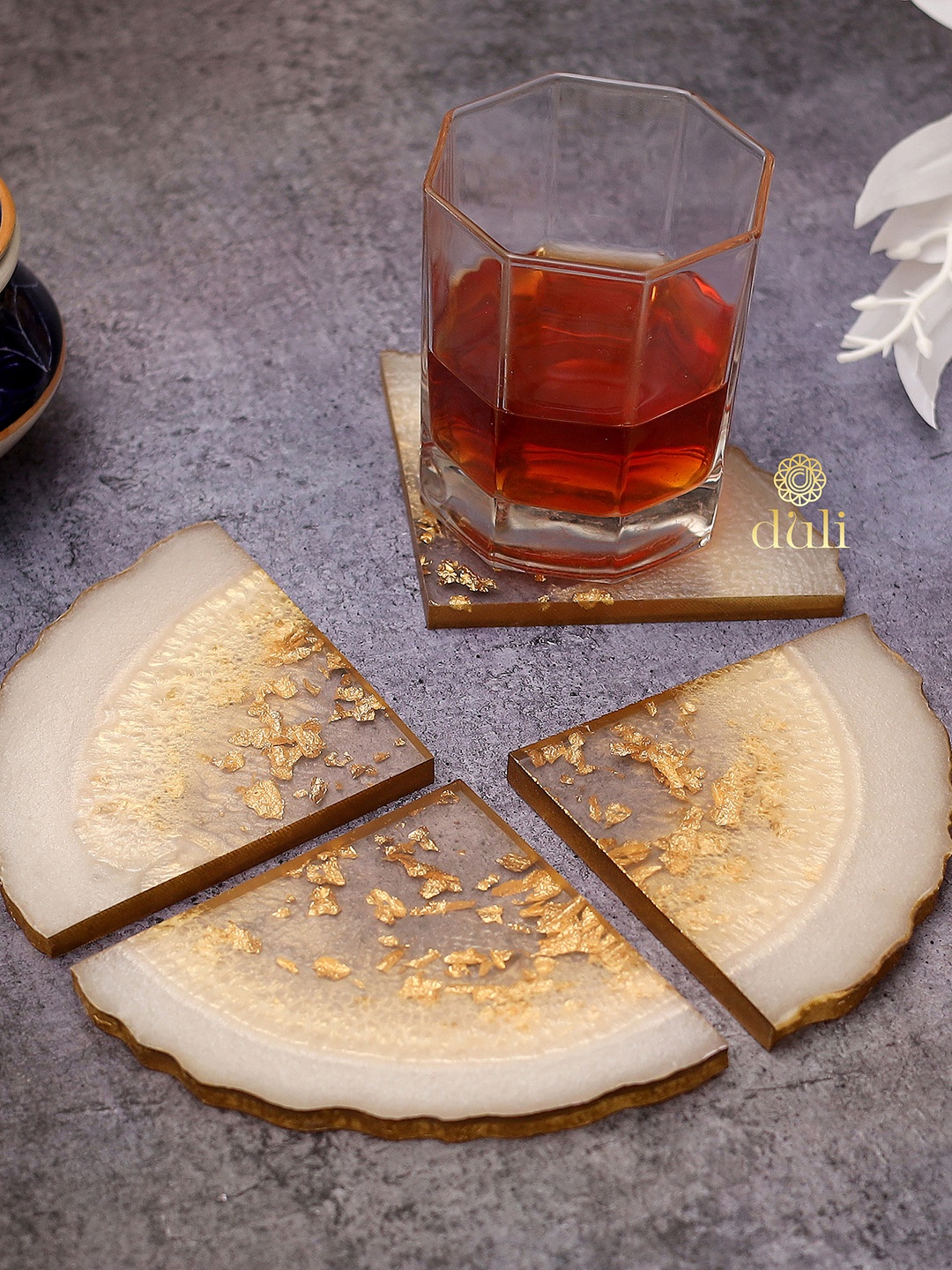 

DULI 6 Piece Gold Toned Textured Circular Resin Coaster Set