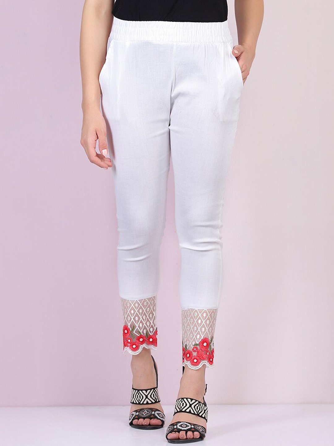 

BUY NEW TREND Women White Solid Skinny-Fit Cotton Ankle-Length Leggings