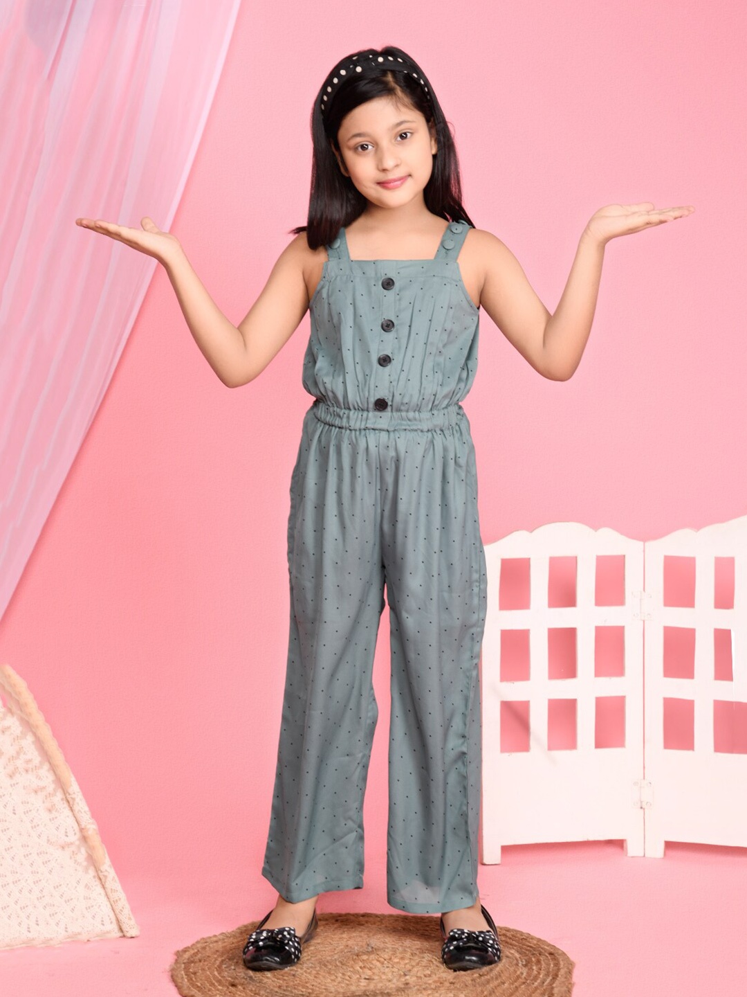 

LilPicks Girls Green Printed Cotton Basic Jumpsuit