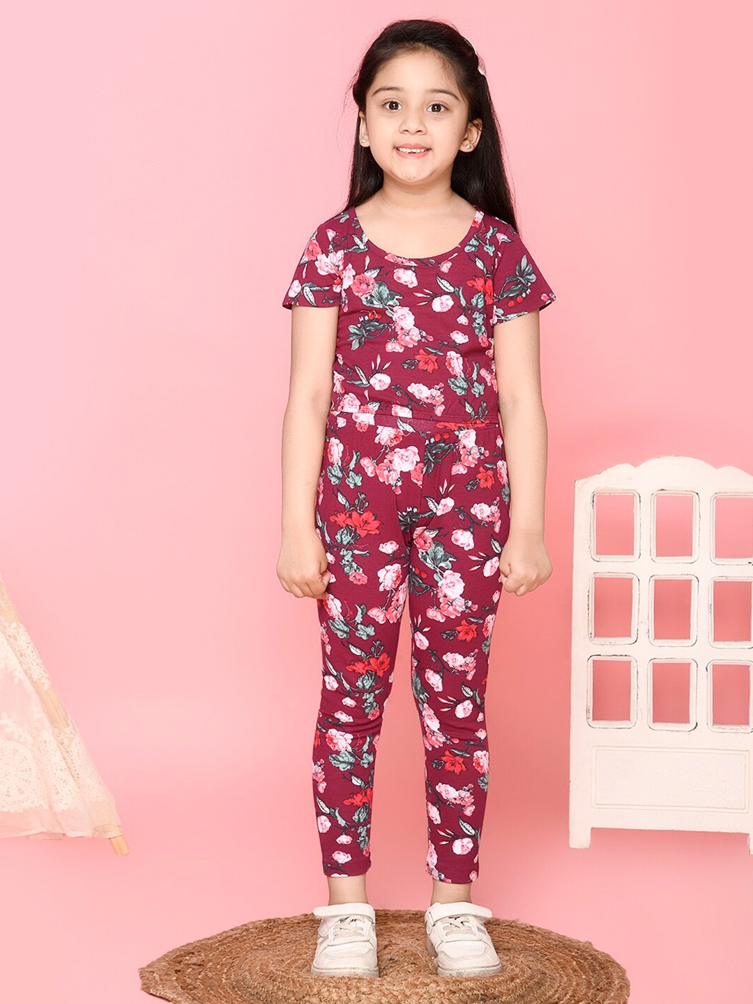

LilPicks Girls Maroon Printed Top with Leggings