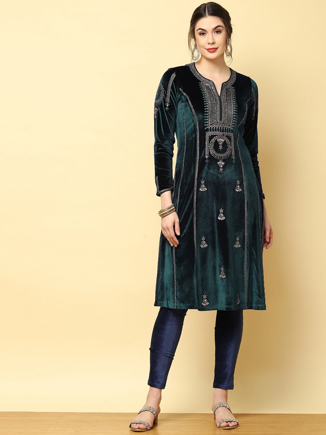 

Lakshita Women Green Ethnic Motifs Embroidered Velvet Kurta