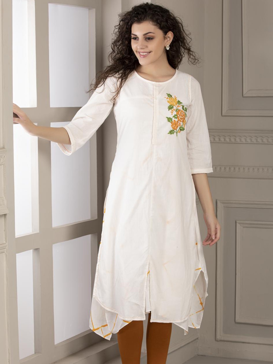 

Lakshita Women White & Orange Solid Round Neck A-line Kurta