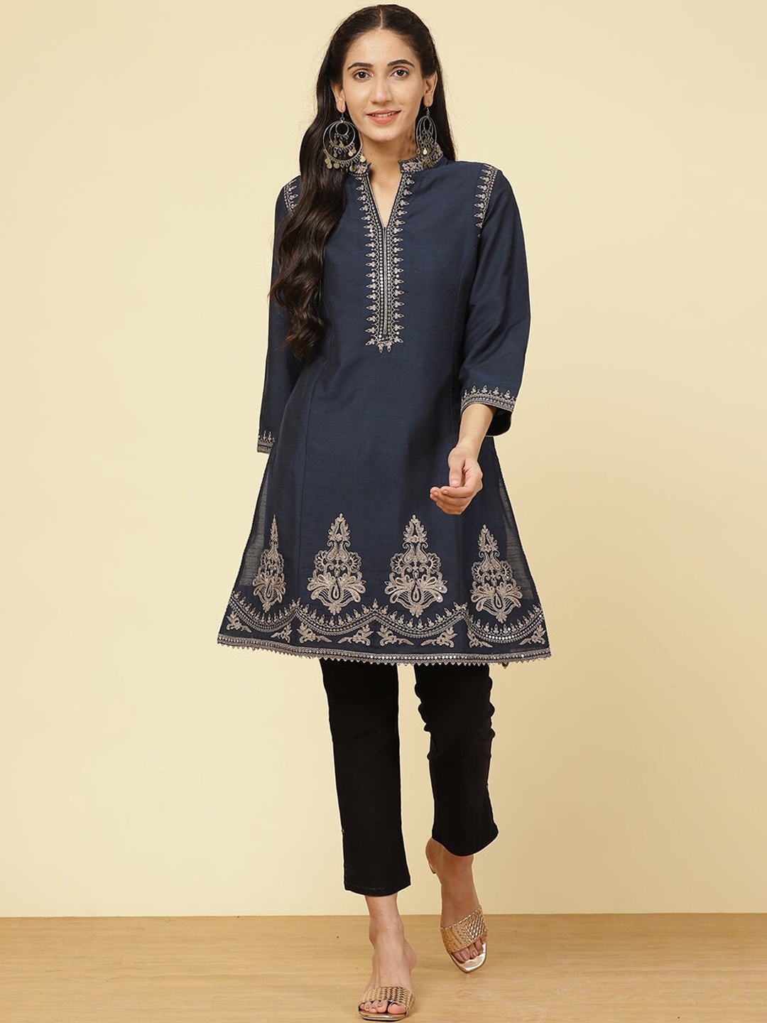 

Lakshita Women Blue Geometric Yoke Design Kurta