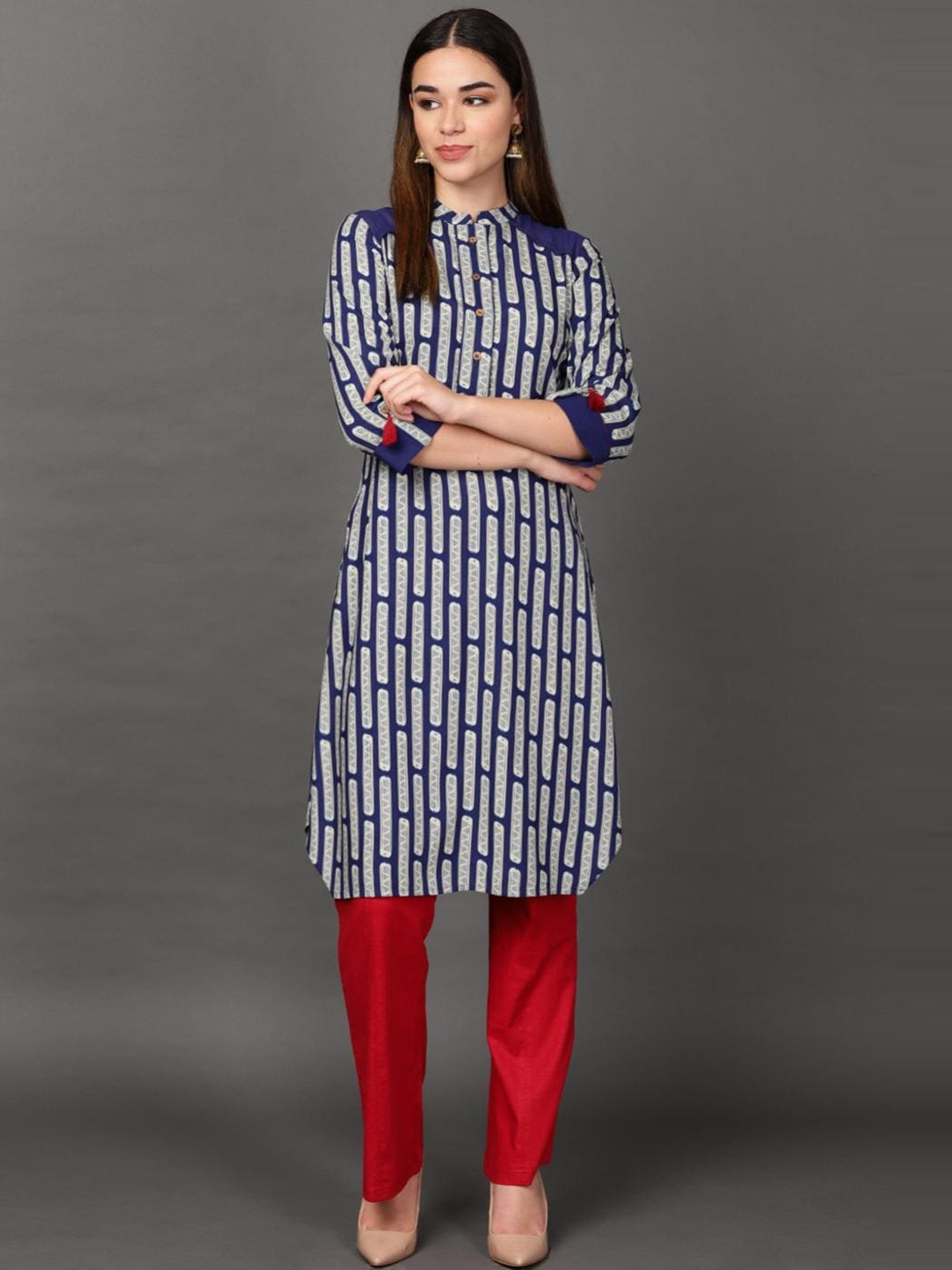 

Lakshita Women Blue & White Geometric Printed Kurta